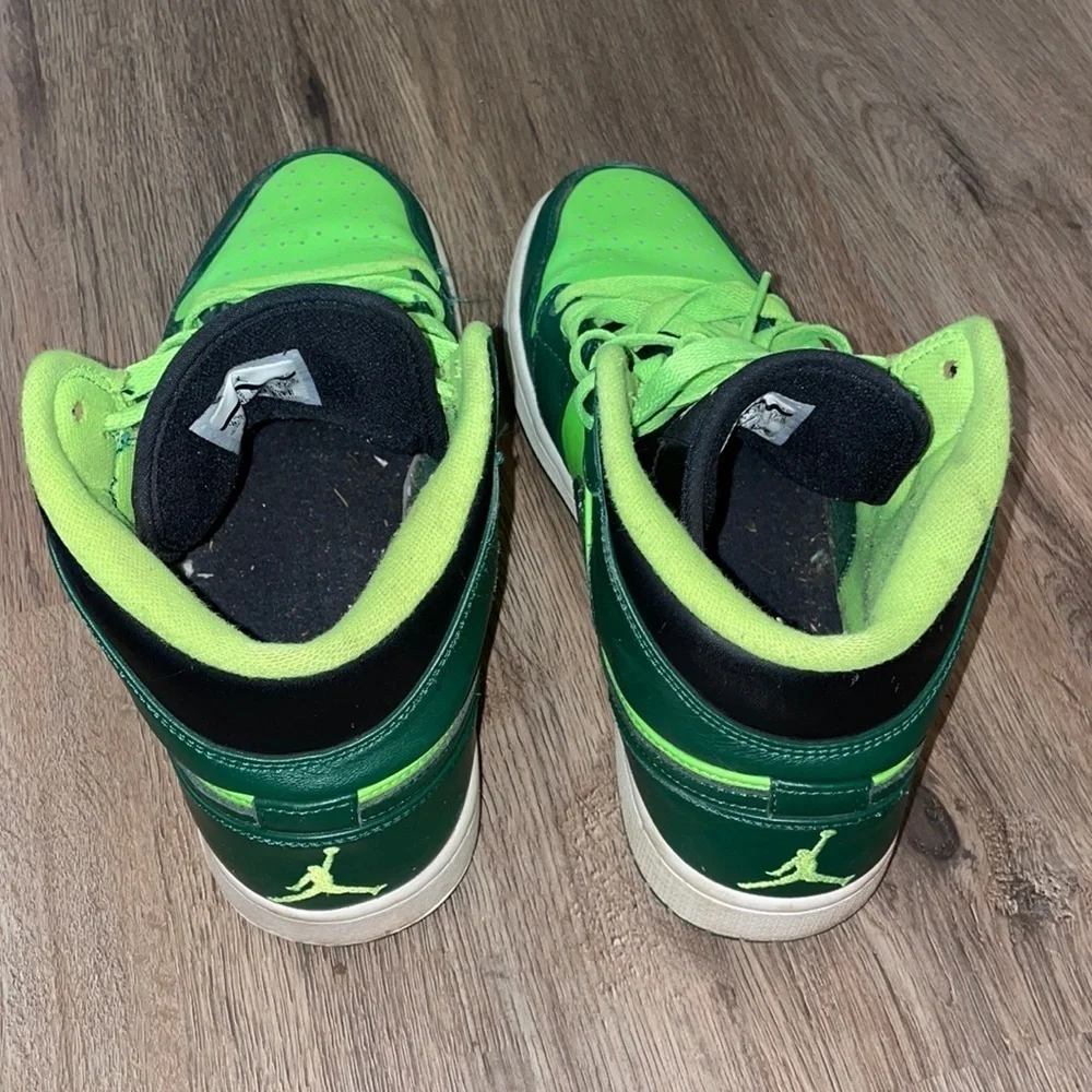 Nike Jordan 1s Retro Gorge Green size 9.5